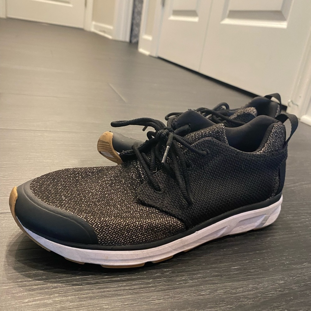 Roxy tennis shoes